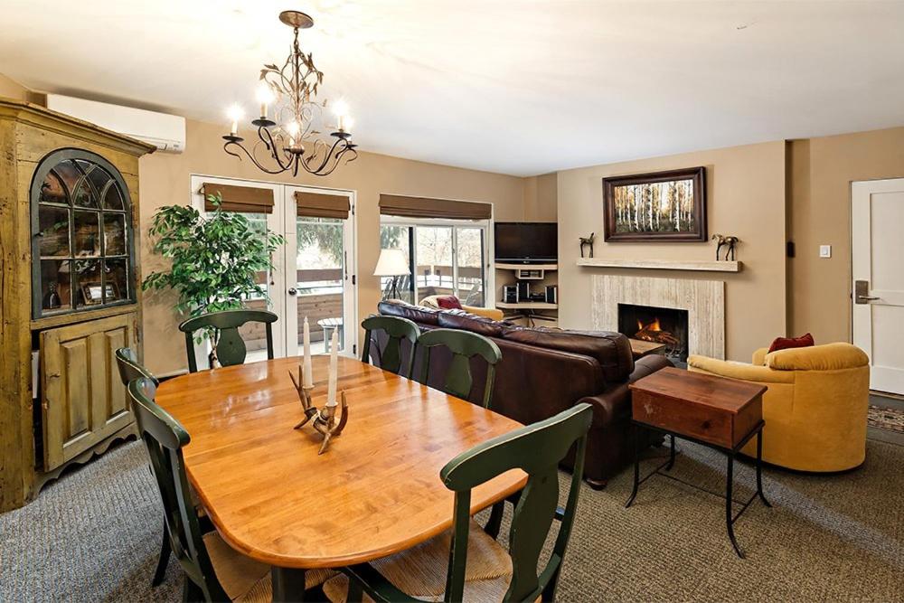Fasching Haus Unit 180, Cozy, Deluxe Condo with Private Deck, 2 Blocks from Downtown - Housity