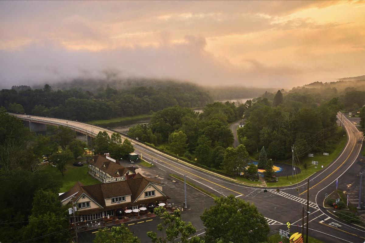 River'sEdge - Housity