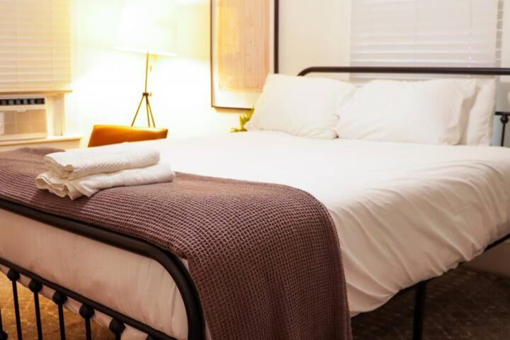 Spacious Private Room & Shared Comfort - Housity