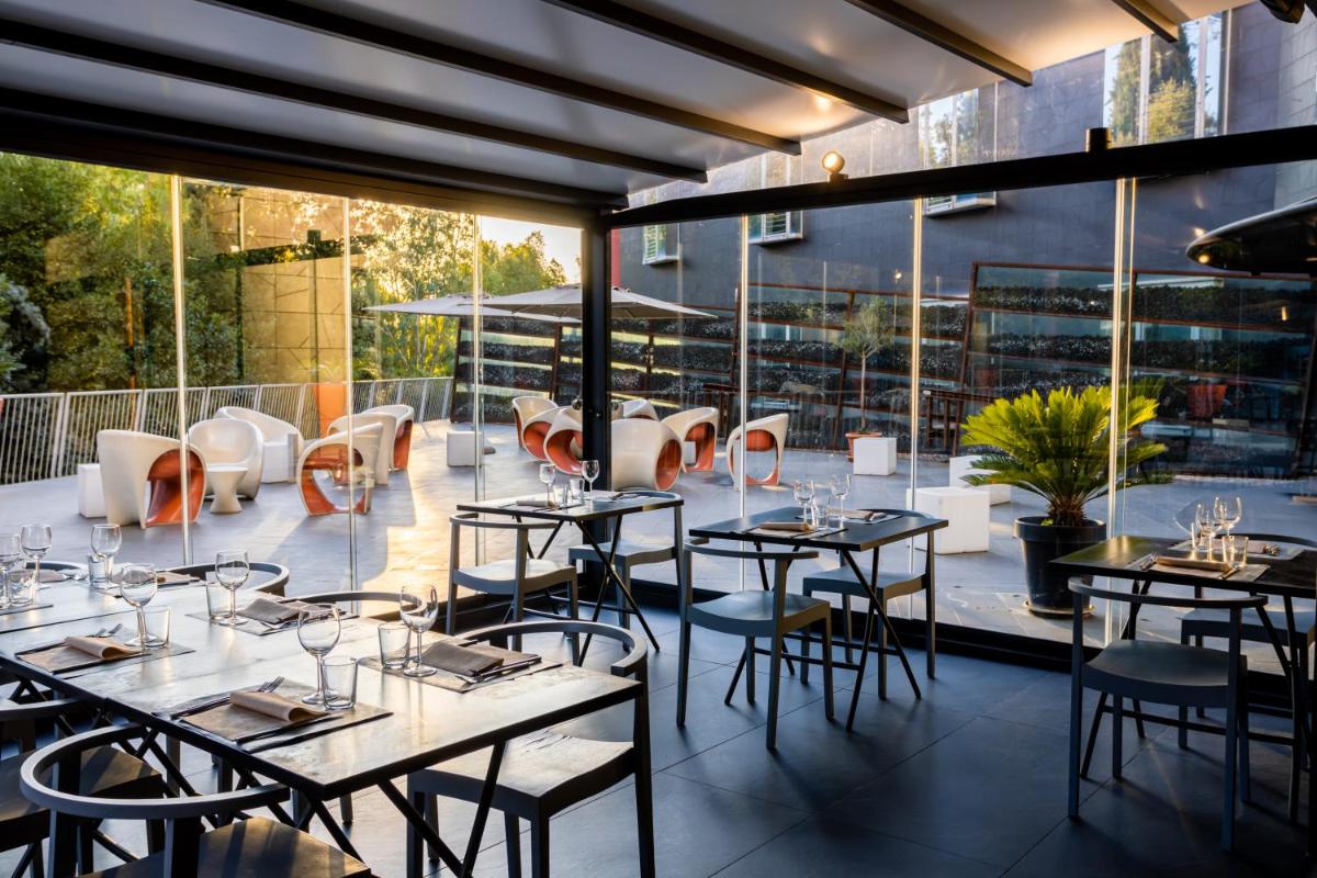 Black Hotel - Housity