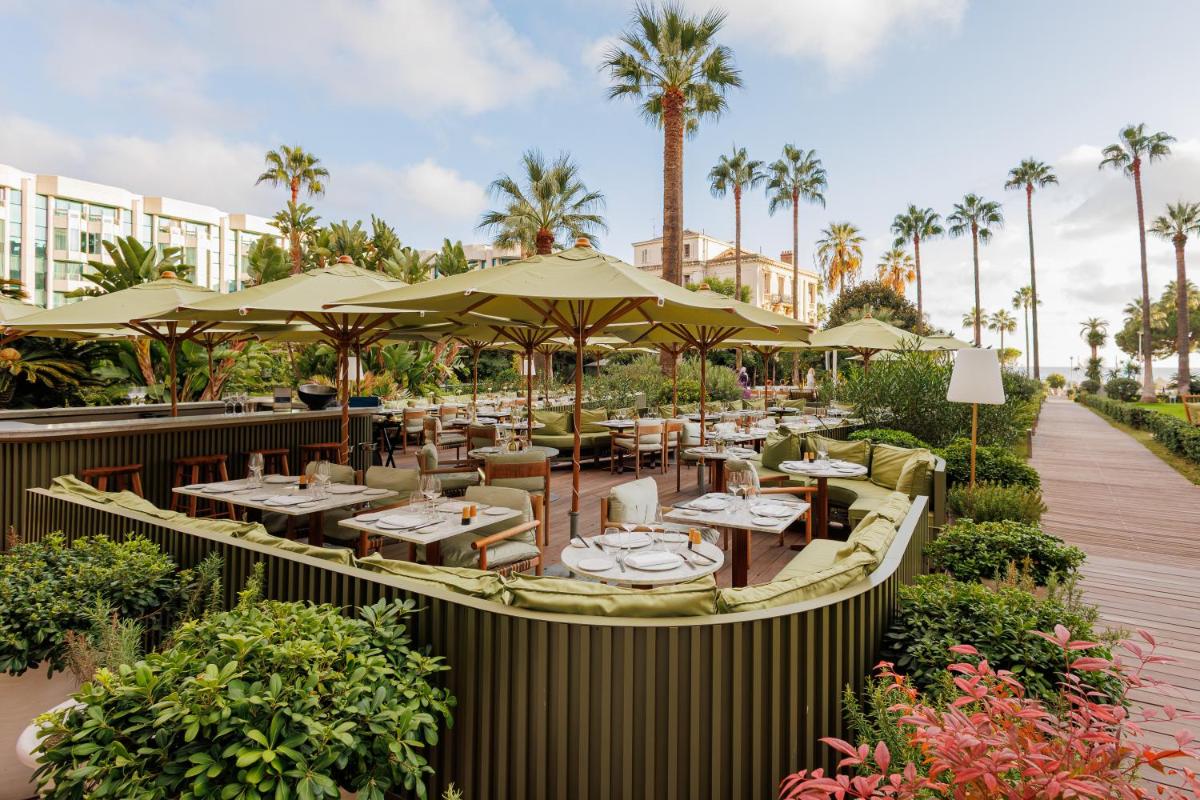 Jardin de l'établissement Mondrian Cannes