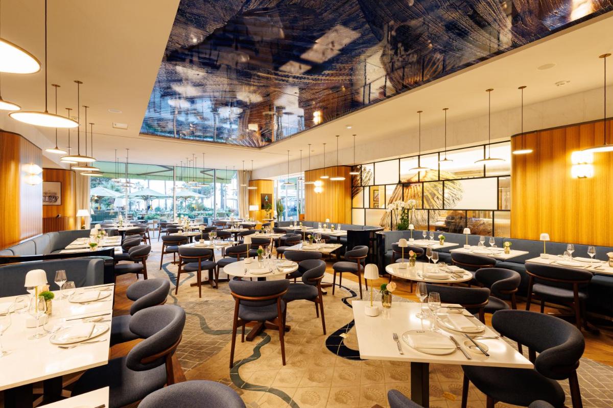 Restaurant ou autre lieu de restauration dans l'établissement Mondrian Cannes