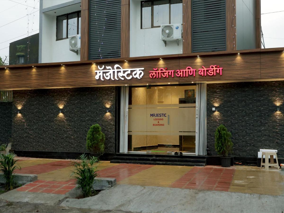 Hotel Majestic - Housity