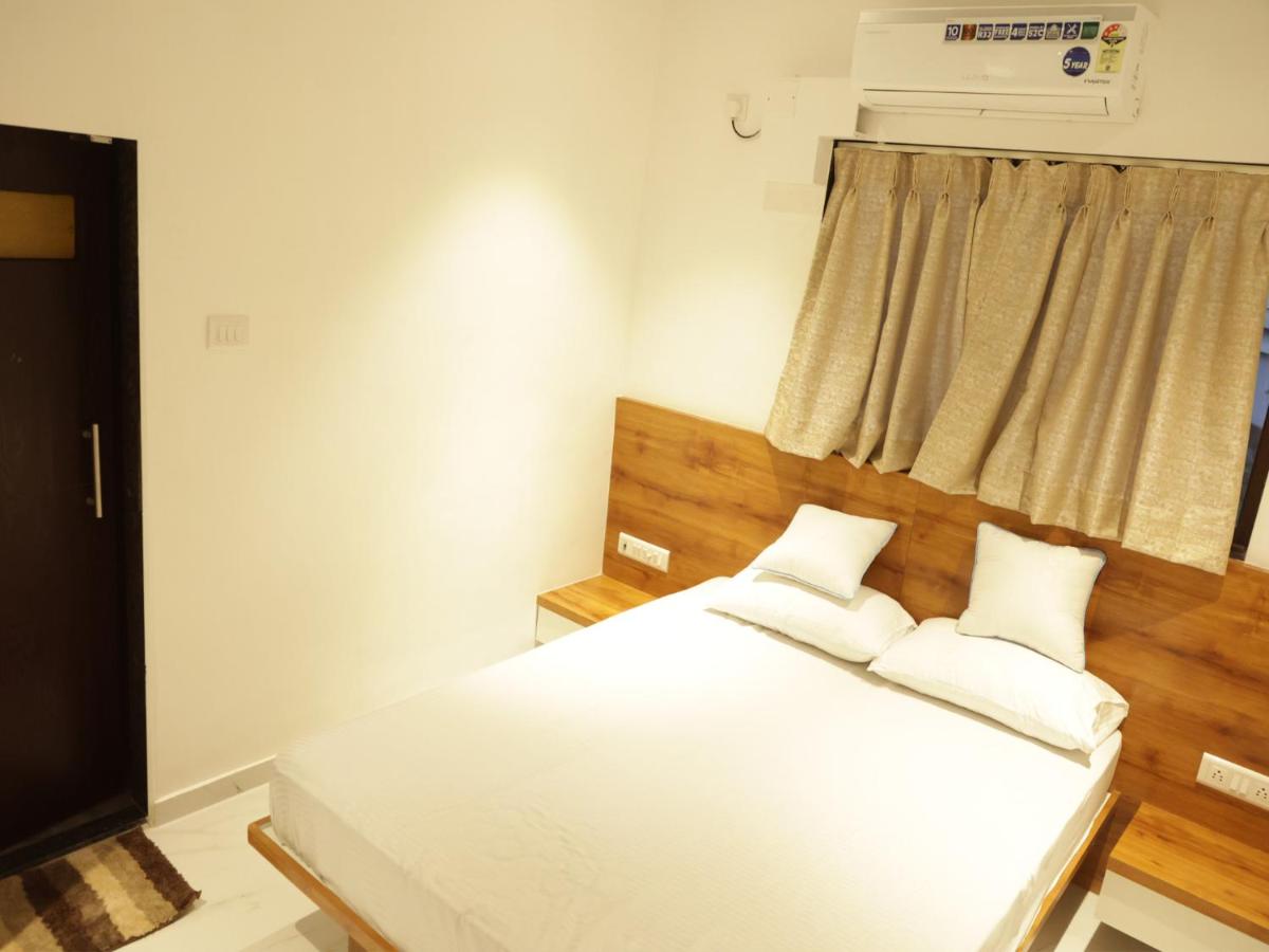Hotel Majestic - Housity