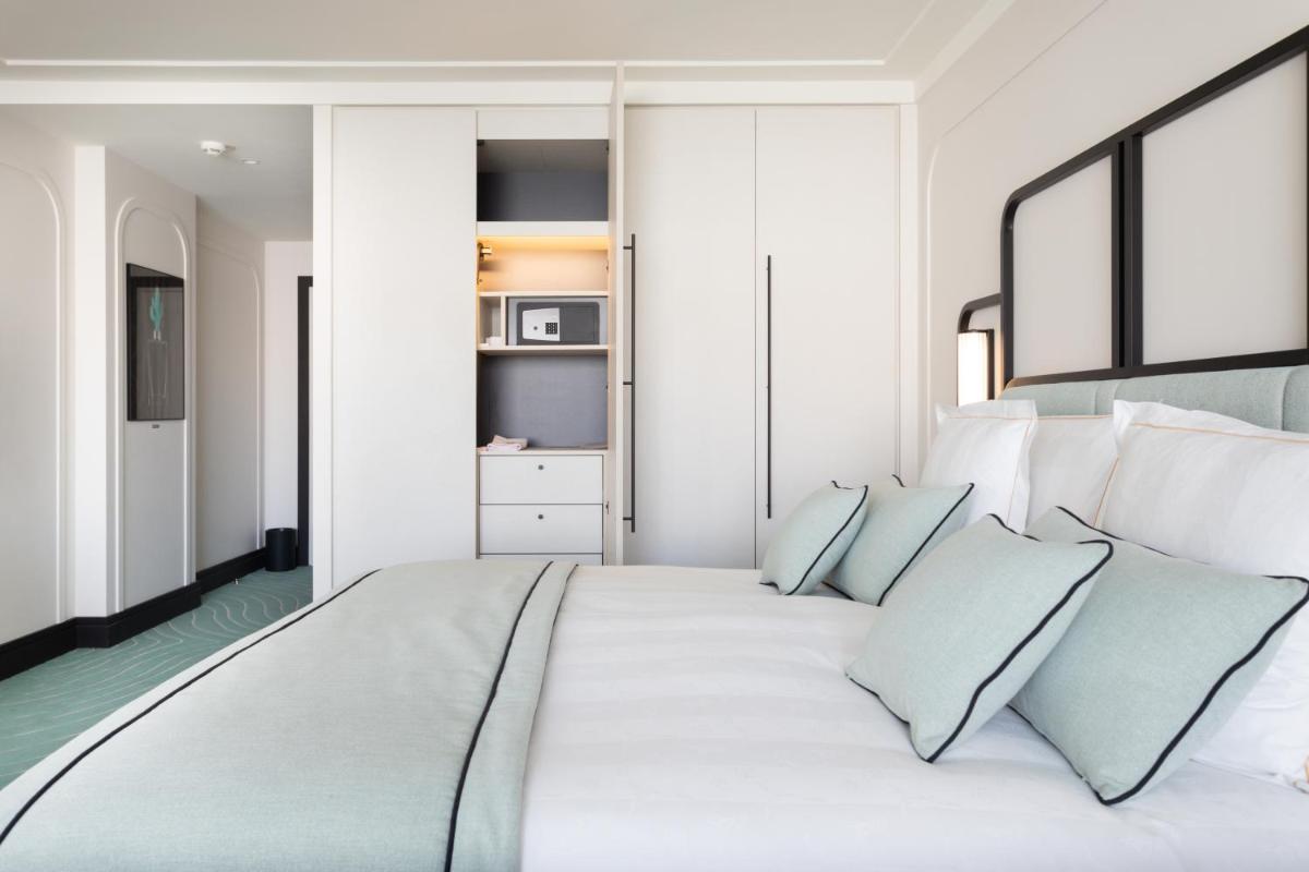 Un ou plusieurs lits dans un hébergement de l'établissement Mondrian Cannes