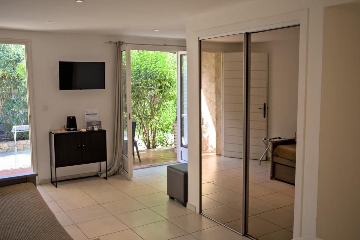 Télévision ou salle de divertissement dans l'établissement Hôtel Casa Rossa & Spa