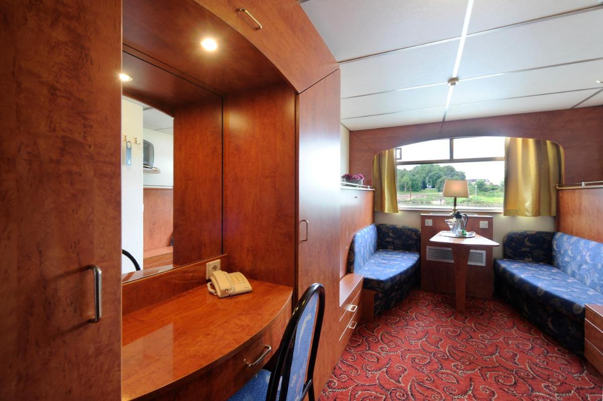 Hotelschiff Messe Düsseldorf - Housity