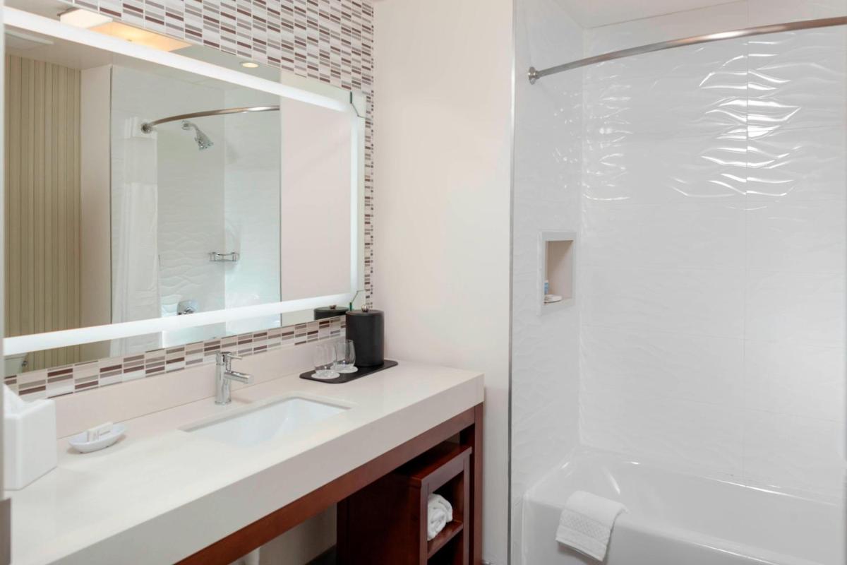 Courtyard by Marriott DeLand Historic Downtown - Housity