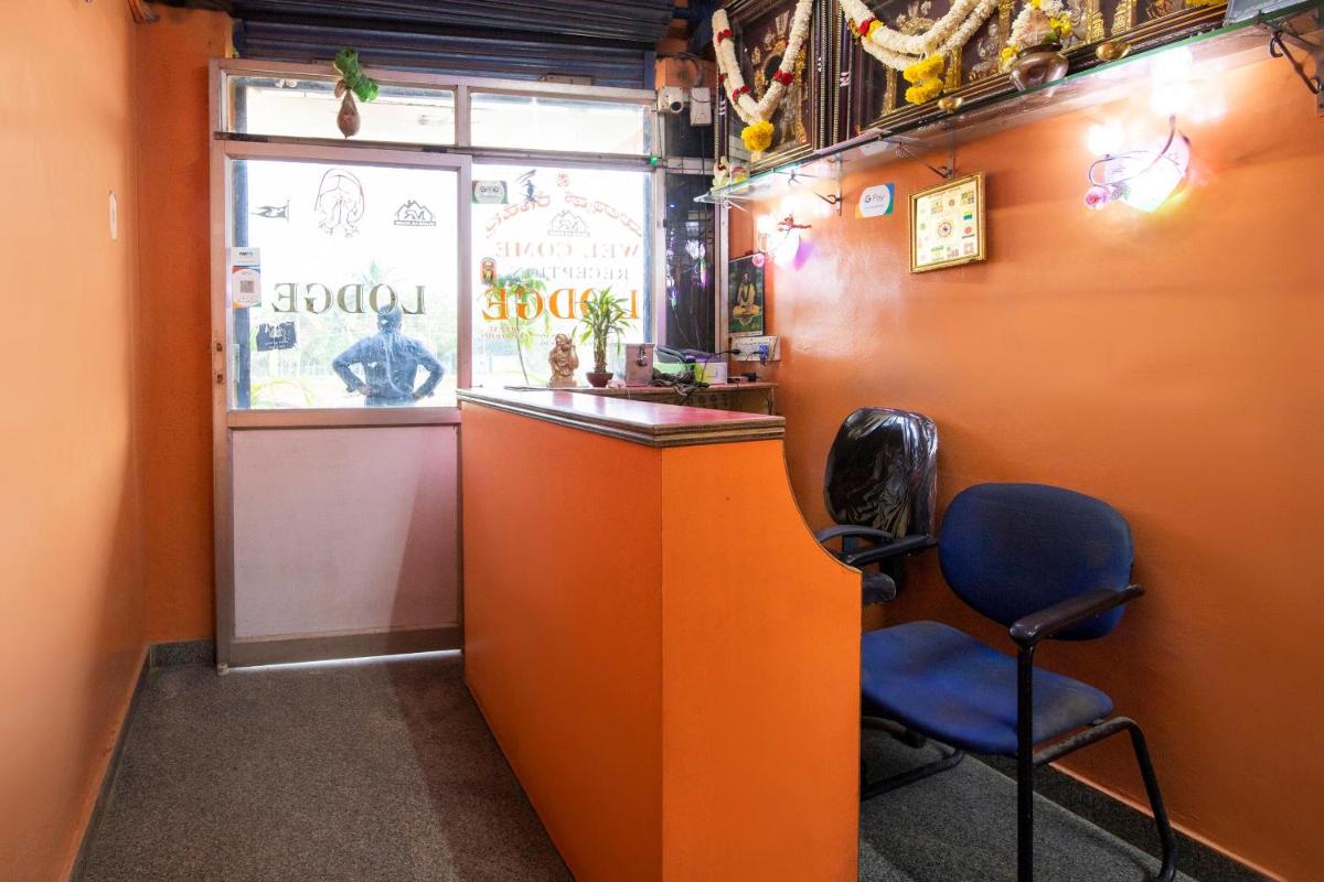 OYO Flagship 68852 M.r Lodge - Housity