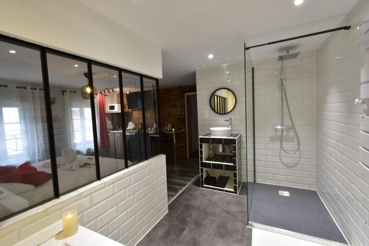 Appartement jacuzzi privatif : Urban Love - Housity
