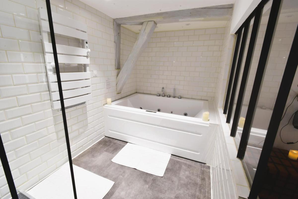 Appartement jacuzzi privatif : Urban Love - Housity