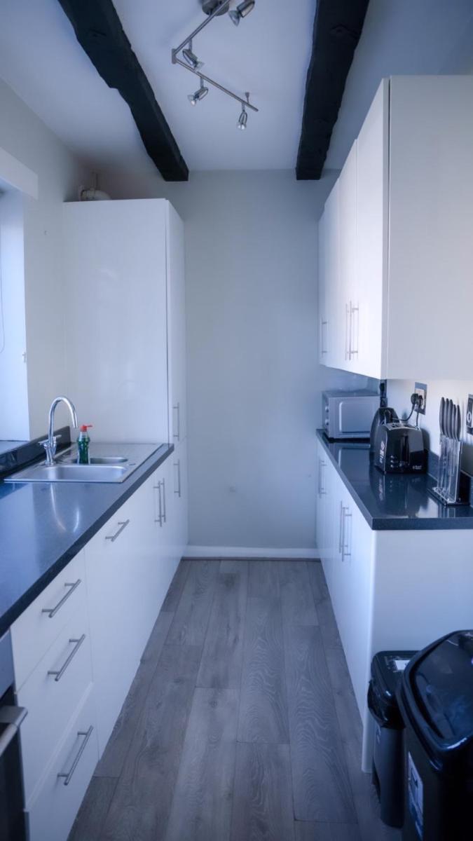 43 Keedonwood Road - Housity