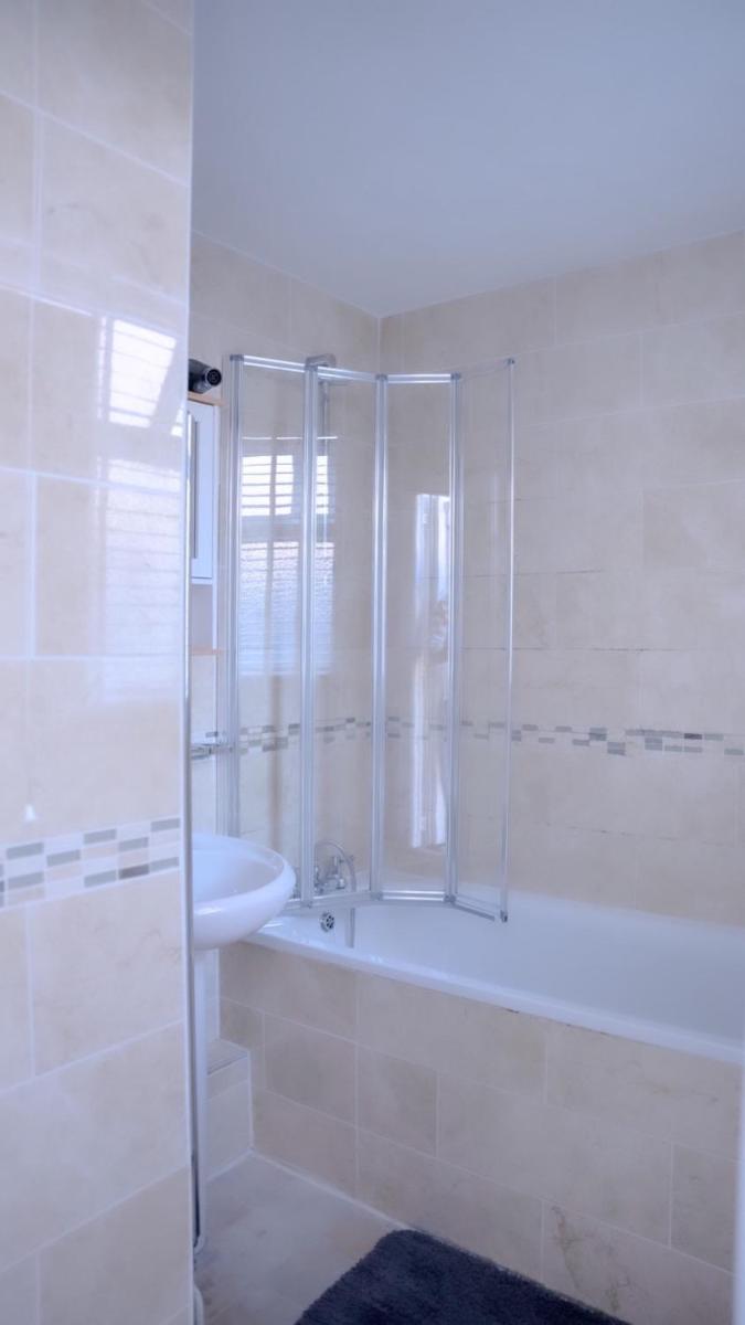 43 Keedonwood Road - Housity