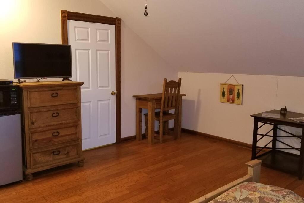 Mendelbaum Winery East Loft - Housity
