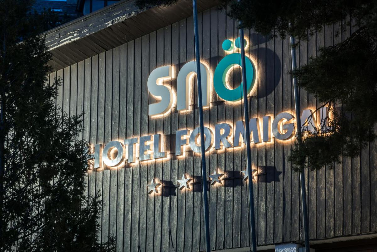 Certificado, premio, señal o documento que está expuesto en Snö Hotel Formigal
