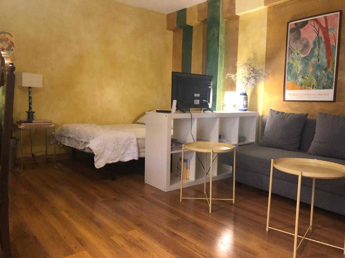 PRECIOSO ESTUDIO CON TERRAZA EN EL CORAZON DE MADRID Calle Cava Baja, 30 - Housity