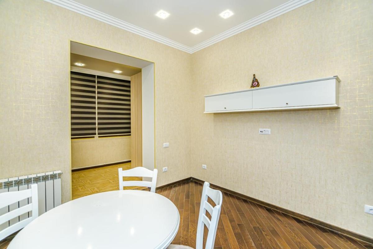 Central Apartment De Lux - Housity