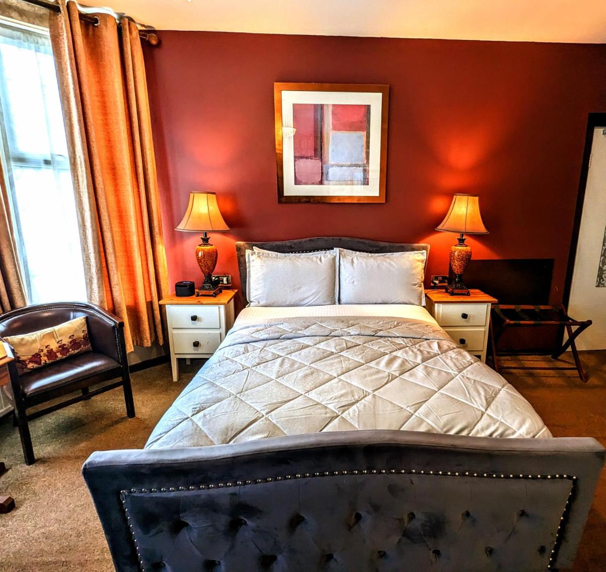 Brookside Hotel & Restaurant ,Suitable for Solo Travelers, Couples, Families, Groups Education trips & Contractors welcome - Housity