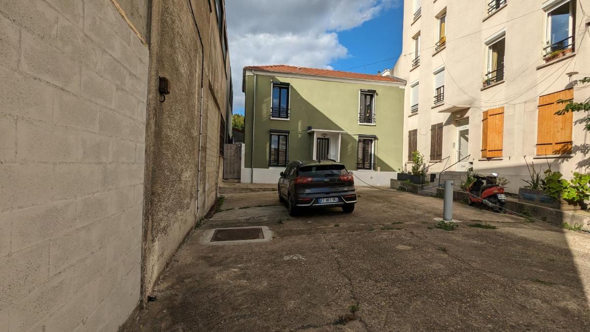 "Maison verte" - terrasse - parking - 10min du métro - Housity