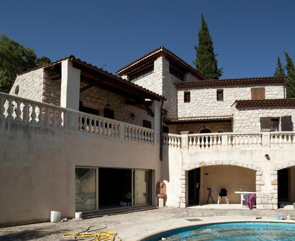 GRANDE VILLA A 15 MINUTES DE NICE - ARRIERE PAYS - Housity