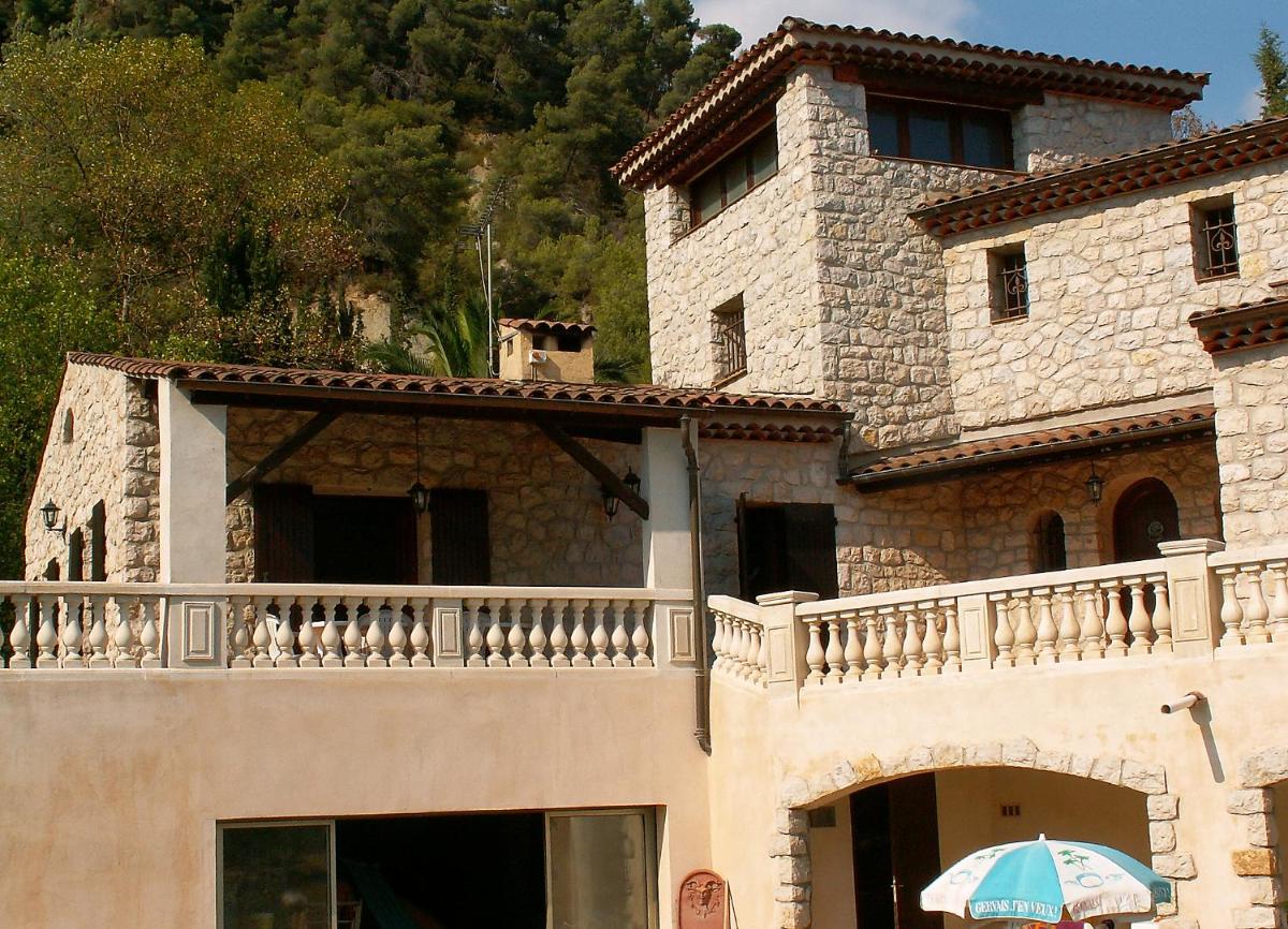 GRANDE VILLA A 15 MINUTES DE NICE - ARRIERE PAYS - Housity