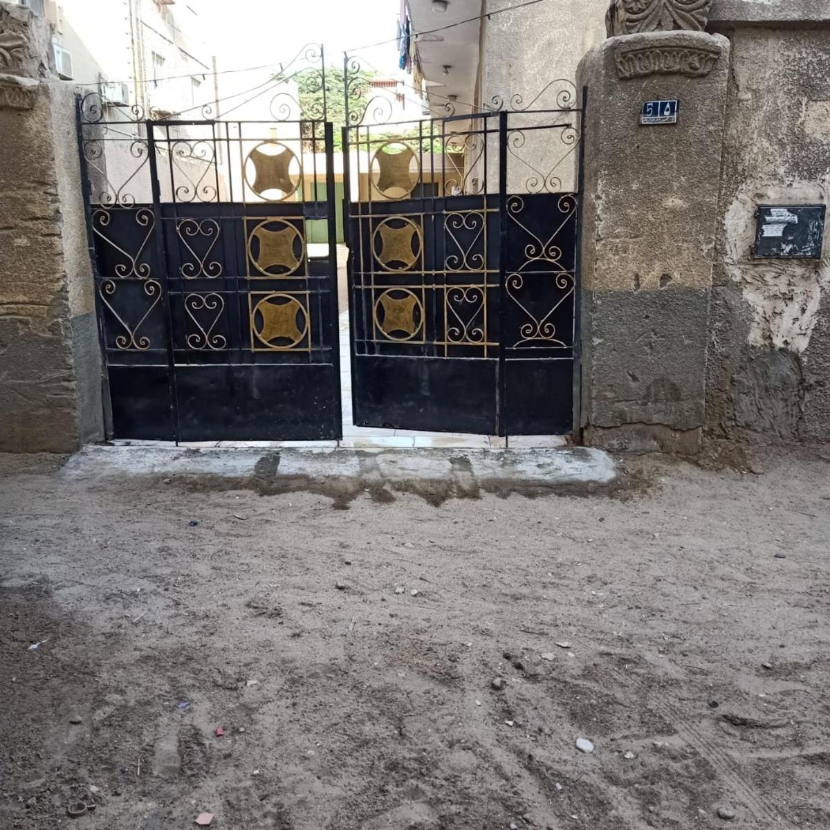 Adam Pyramids - Housity