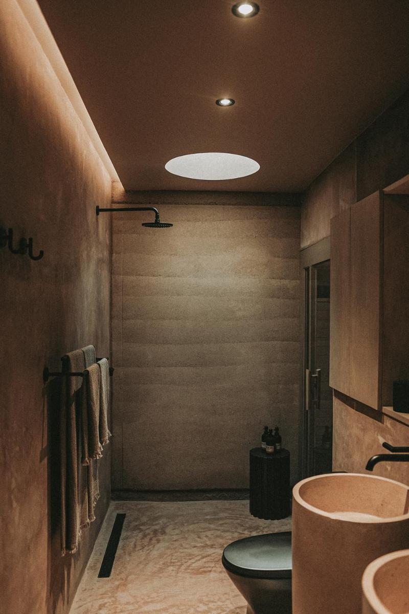MIRA Earth Studios - Housity