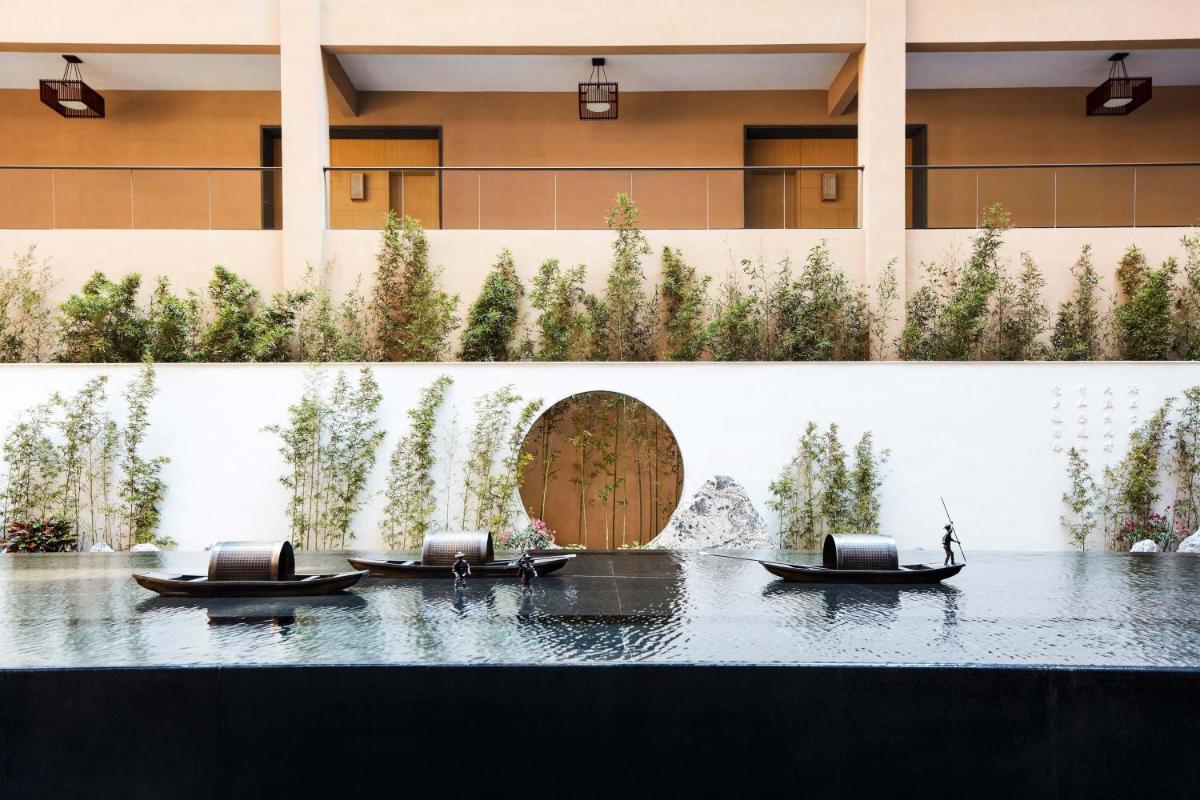 Sheraton Maoming Romantic Beach Resort - Housity