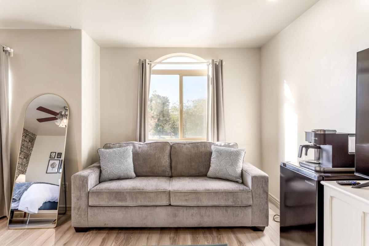 Spacious Studio Retreat l Century by Stay - Housity