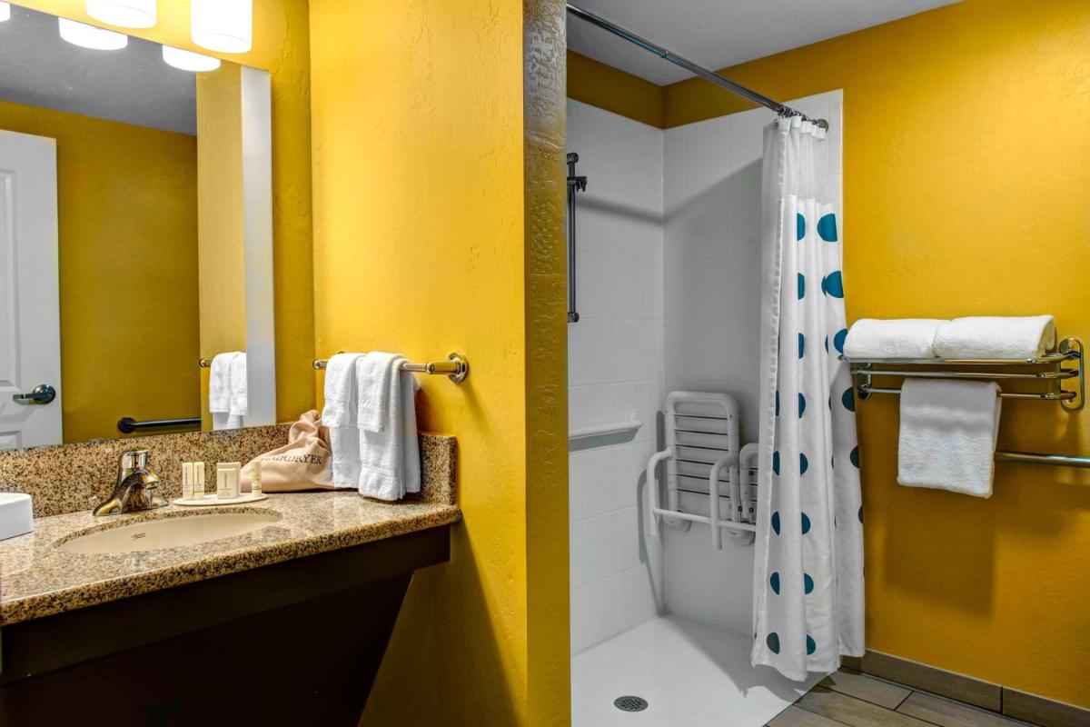 TownePlace Suites by Marriott Bakersfield West - Housity