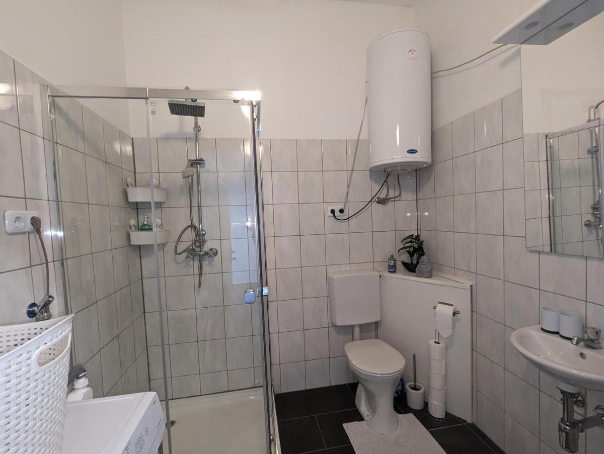 Spacious apartment in Asten perfect for long stays - Housity