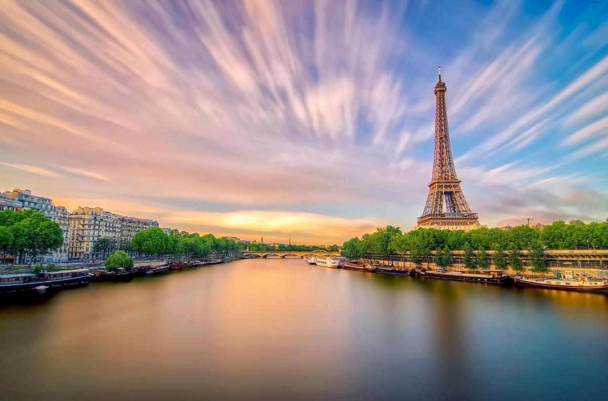 La RIVIERA maison avec rivière et jardin 35Mins de PARIS RER C à 600m pour Tour Eiffel ORLY airport 25km Restaurants et supermarchés proches - Housity