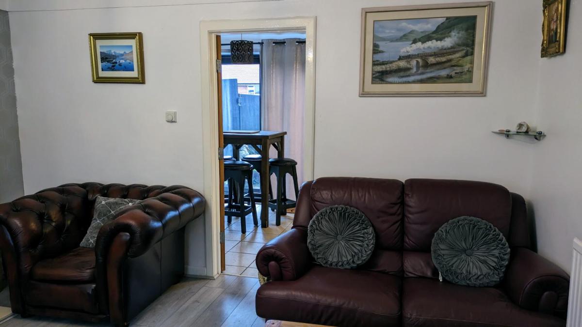 Summerhill, Wrexham - Key Worker friendly - Housity