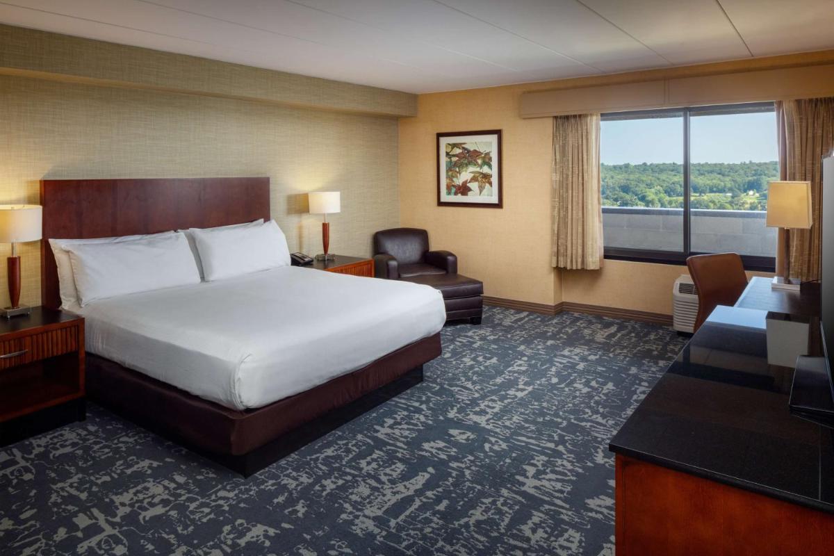 DoubleTree Boston North Shore Danvers - Housity