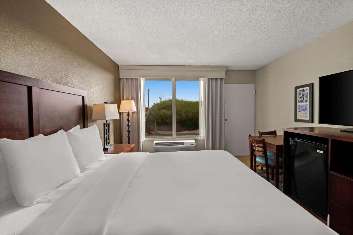 Comfort Inn On the Ocean - Housity