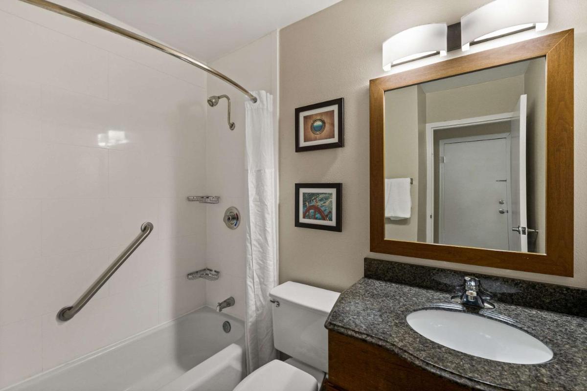 Comfort Inn On the Ocean - Housity