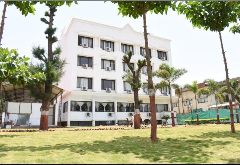 Hotel Sejal Inn - Housity