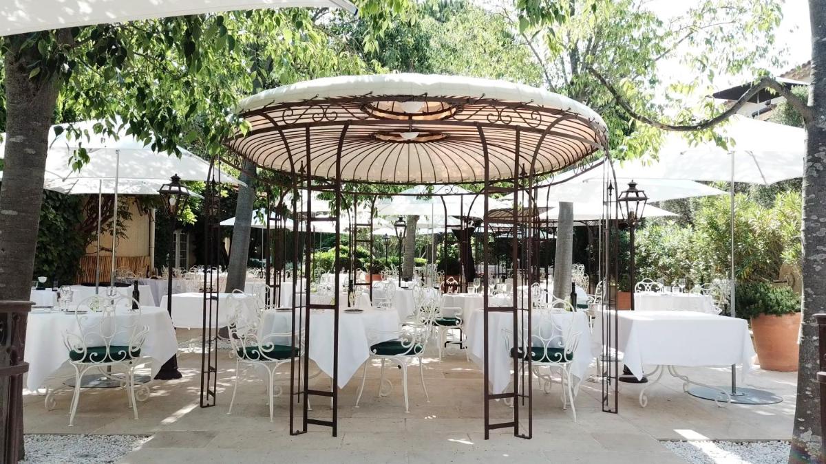 Restaurant ou autre lieu de restauration dans l'établissement Auberge de Cassagne & Spa