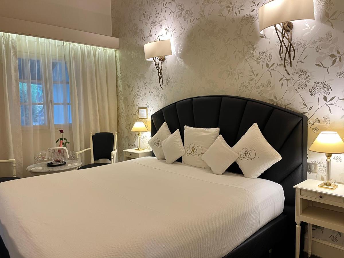 Un ou plusieurs lits dans un hébergement de l'établissement Auberge de Cassagne & Spa