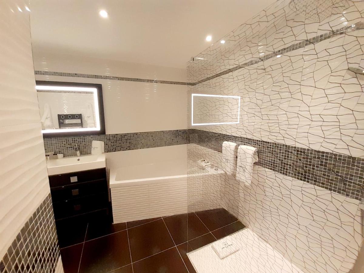 Salle de bains dans l'établissement Auberge de Cassagne & Spa