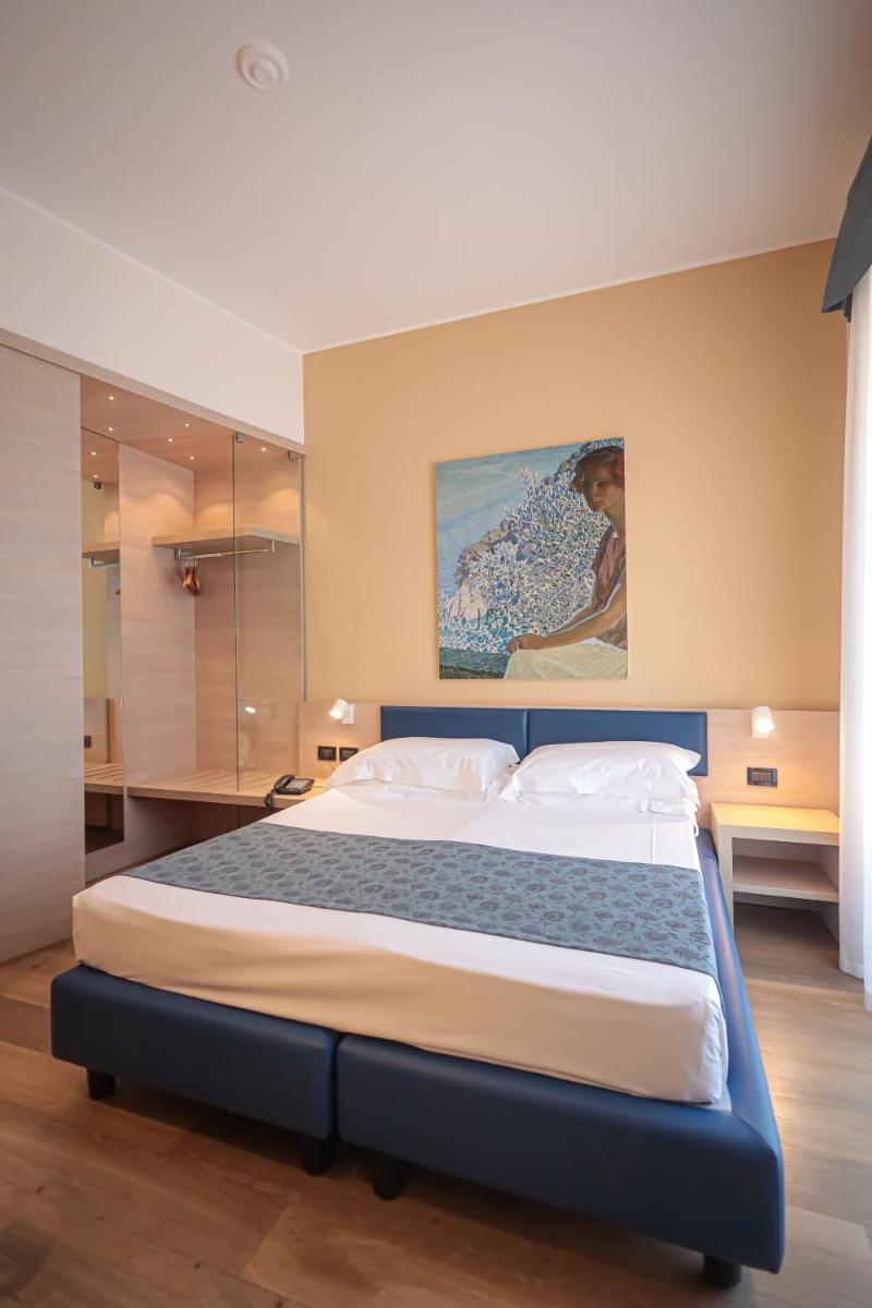 Hotel Esperia - Housity