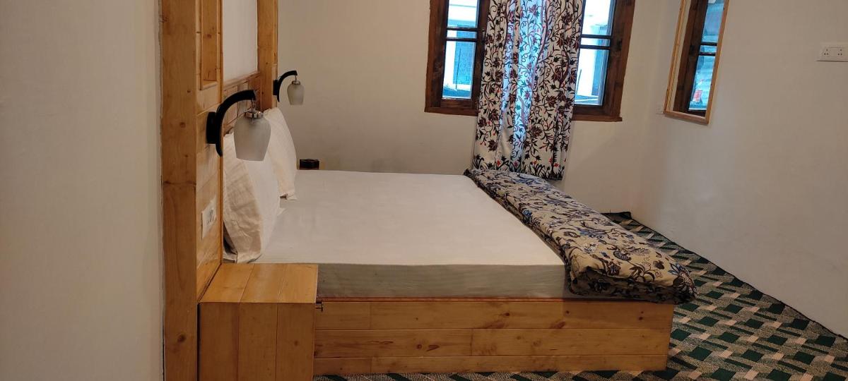 NEW ELITE COTTAGE PAHALGAM - Housity