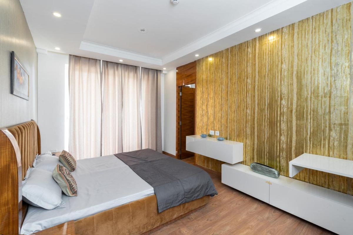 Suitetrails - 3 BHK ULTRA LUXURY DUPLEX APARTMENT IN THE TALLEST TOWER Of FARIDABAD