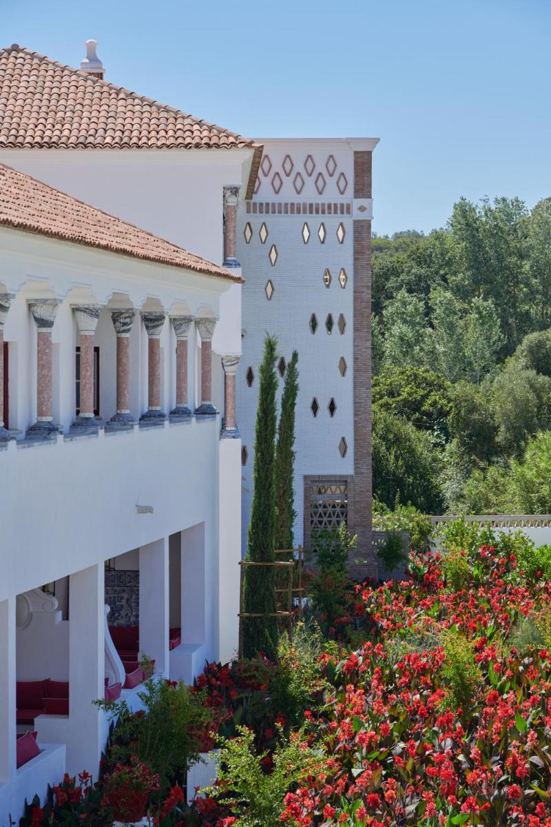 Um jardim no exterior de Vermelho Melides - Relais & Châteaux