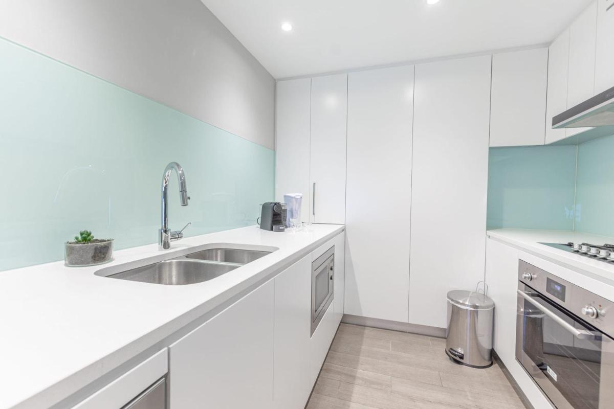 Comfy Designed 2BD w near Bennelong Bridge - Housity