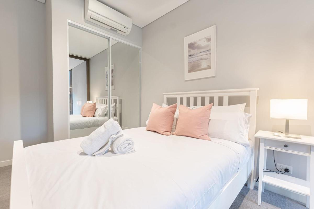 Comfy Designed 2BD w near Bennelong Bridge - Housity
