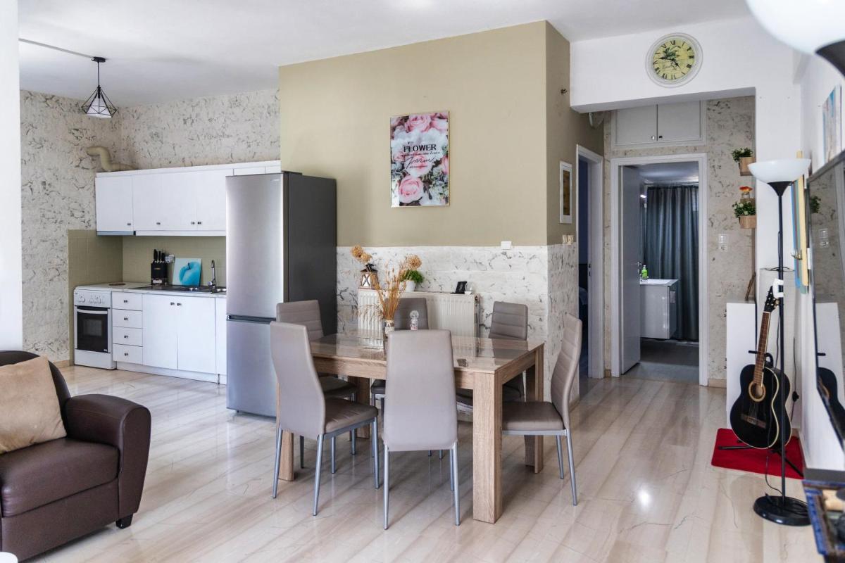Marilis House, private pool, WIFI, mountain view, Netflix, self-check-in - Housity