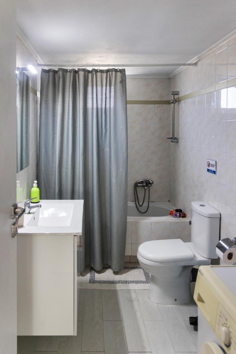 Marilis House, private pool, WIFI, mountain view, Netflix, self-check-in - Housity