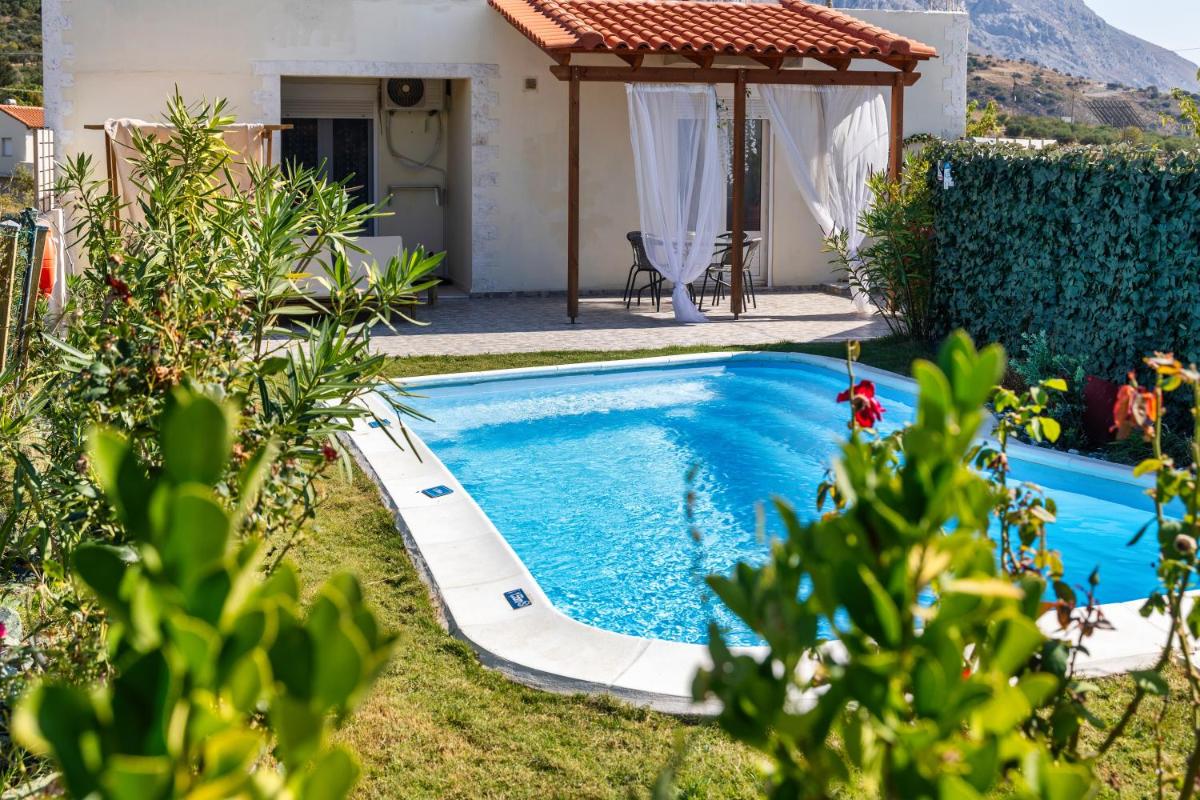 Marilis House, private pool, WIFI, mountain view, Netflix, self-check-in - Housity