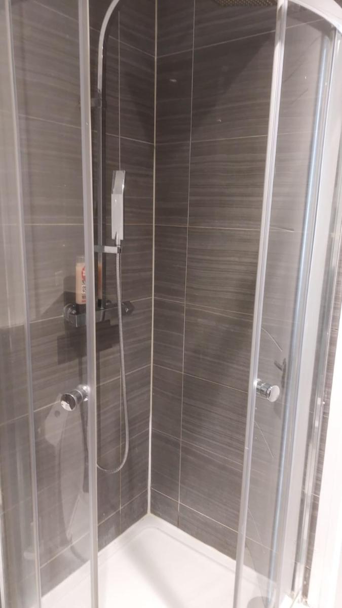 Spacious Studio Maidstone - Redecorated Oct 2023 - Hizvo